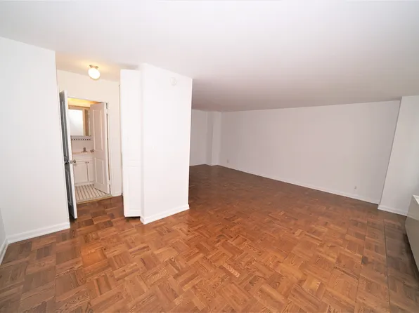 160 East 84th Street image 3 of 4