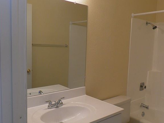 4th image of 711 W Lincoln Ave APT 14