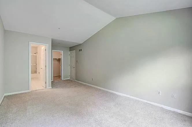 19 Oxford Ct — Photo 8