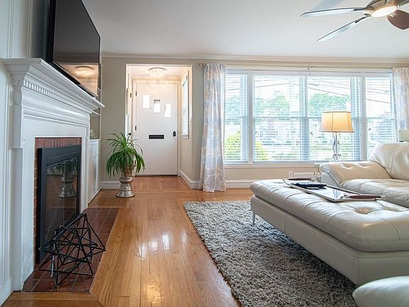 2nd image of 180 Garden City Dr