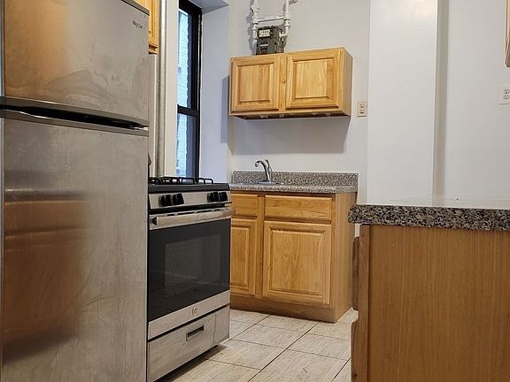 5th image of 148 W 67th St APT 4