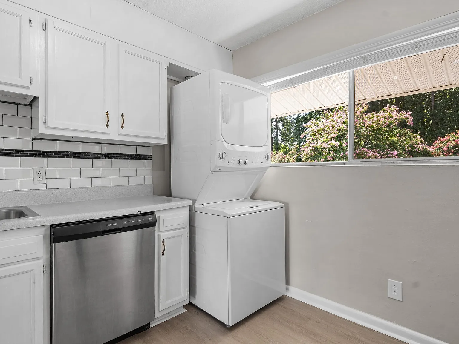 Monarch Apartments — Photo 2