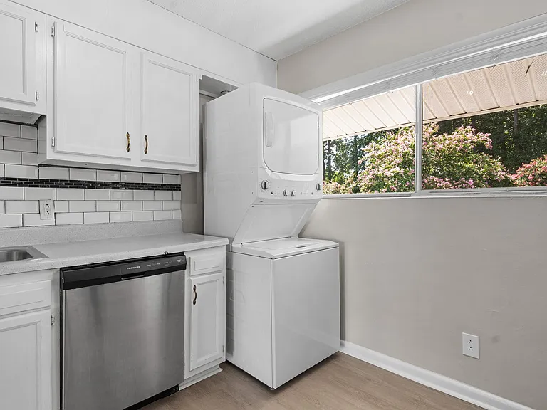 Monarch Apartments — Photo 2