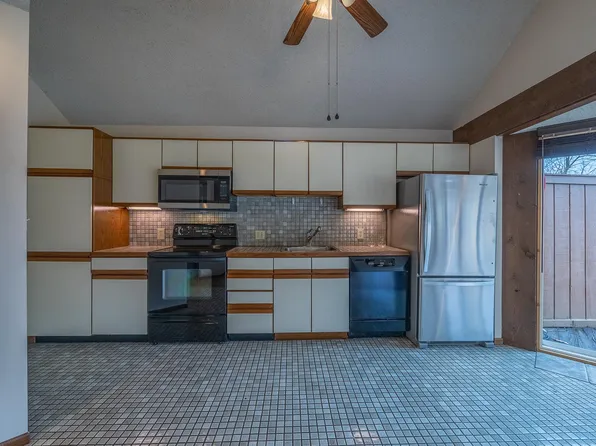 328 Hogan Dr #C, Lake Ozark, MO 65049