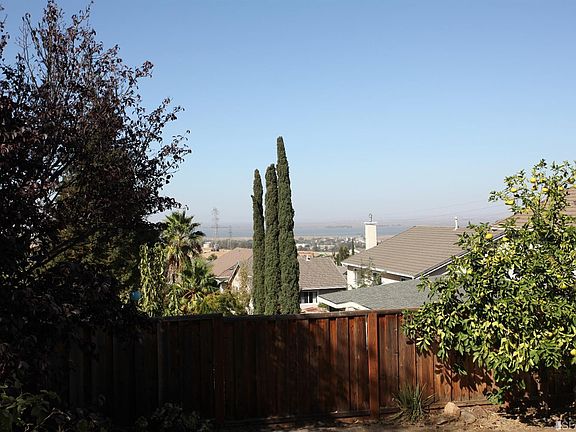 4th image of 15 Oliveglen Ct