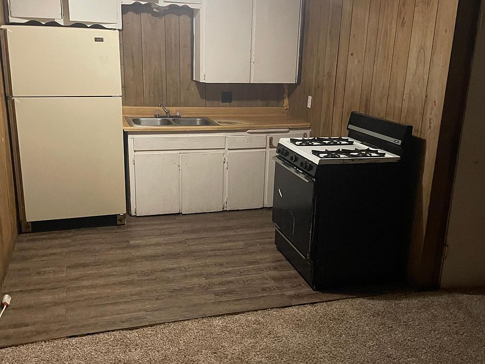 2nd image of 1319 Evergreen St #4