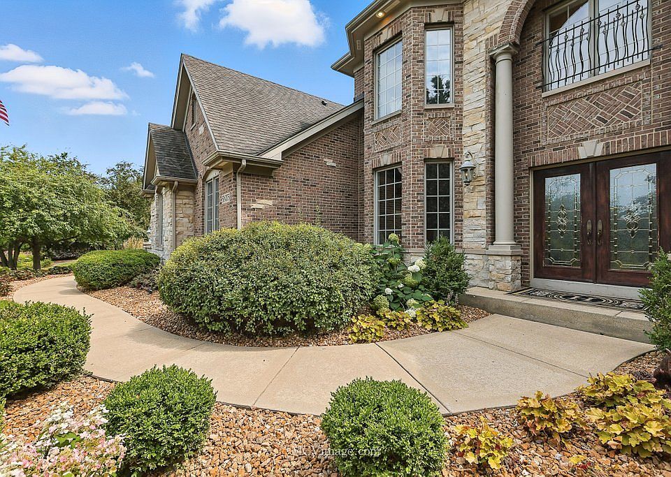 5N175 Oak Hill Dr, St Charles, IL 60175 | Zillow