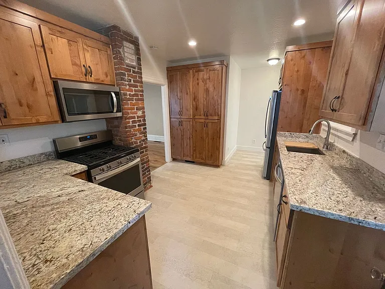 1318 Salem St — Photo 4