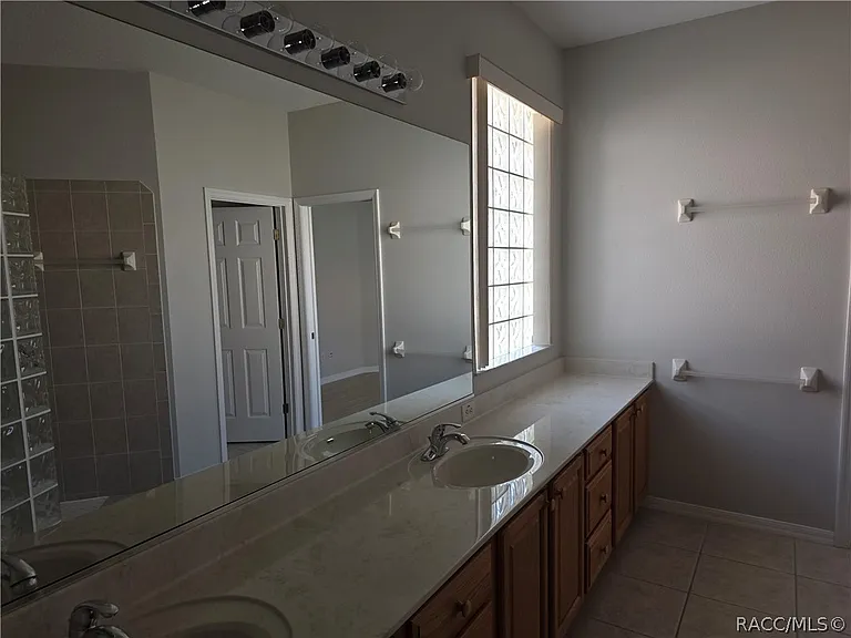 1641 N Shadowview Path — Photo 24