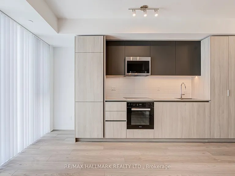 400 King St W #1701 — Photo 13