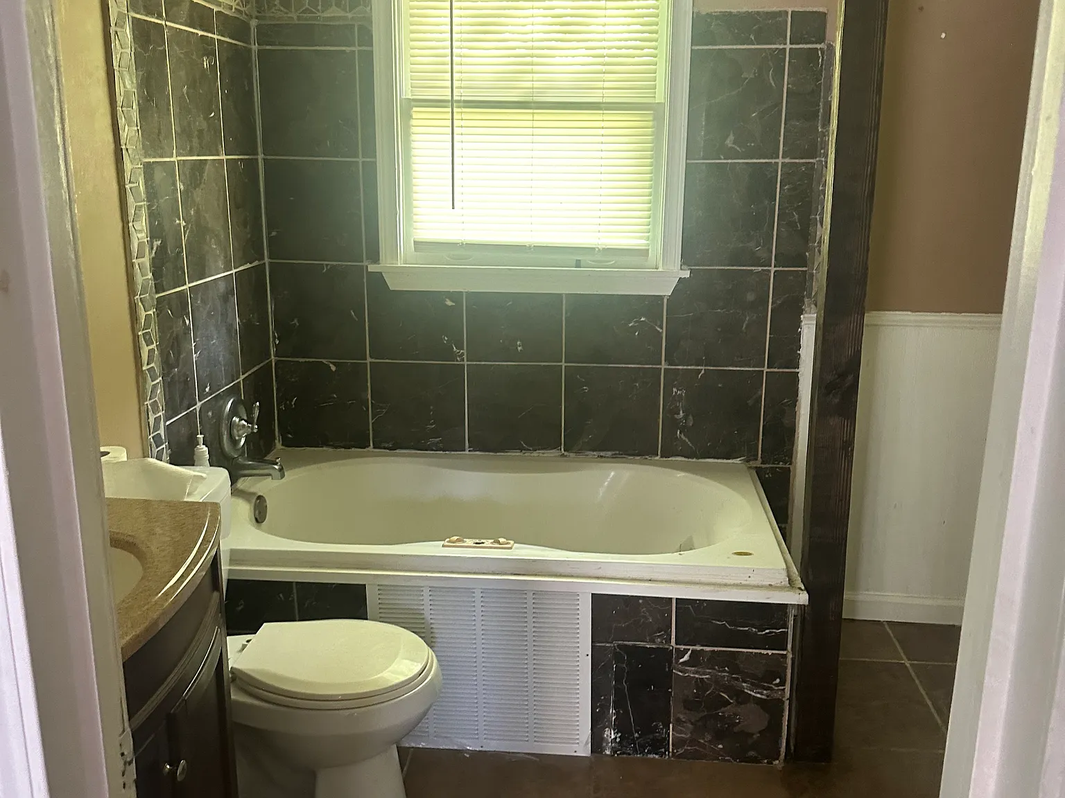 3 bed, 1296 sqft, $2,150 — Photo 4