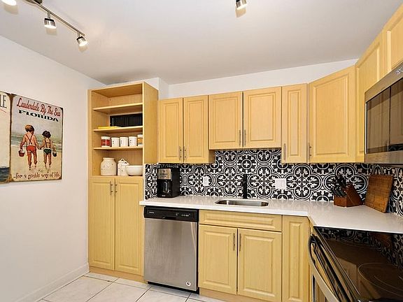 5th image of 2801 NE 183rd St APT 1809W