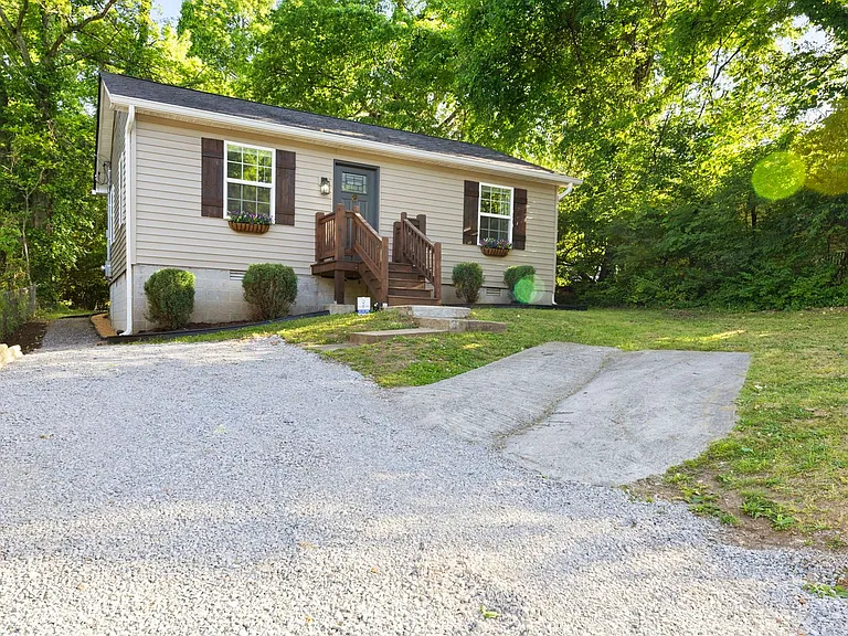 1206 Cedar St — Photo 2