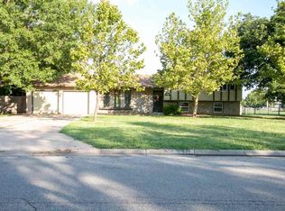 531 Meadowlark Ln, Newton, KS 67114
