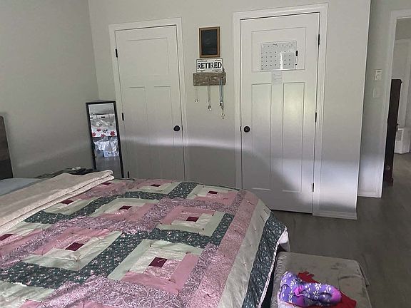 4th image of 445 Walker Rd