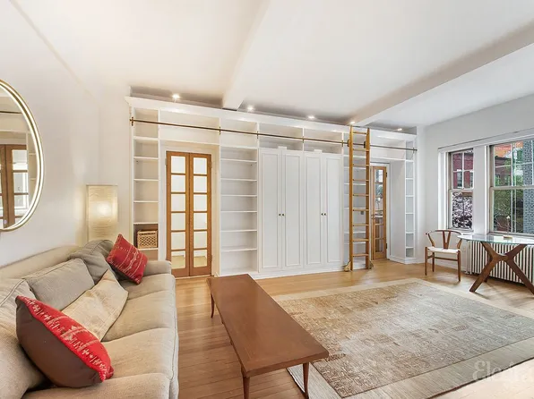 299 W 12th St APT 3B, New York, NY 10014