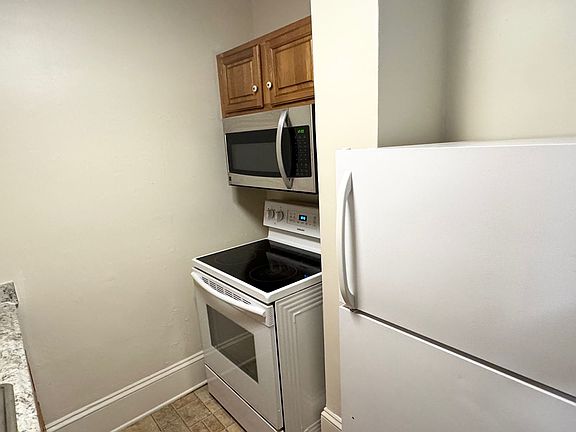 5th image of 430 E King St APT 1