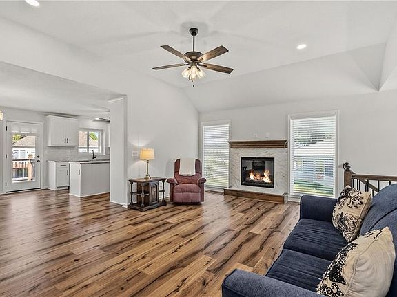 4th image of 209 Tanner Pl