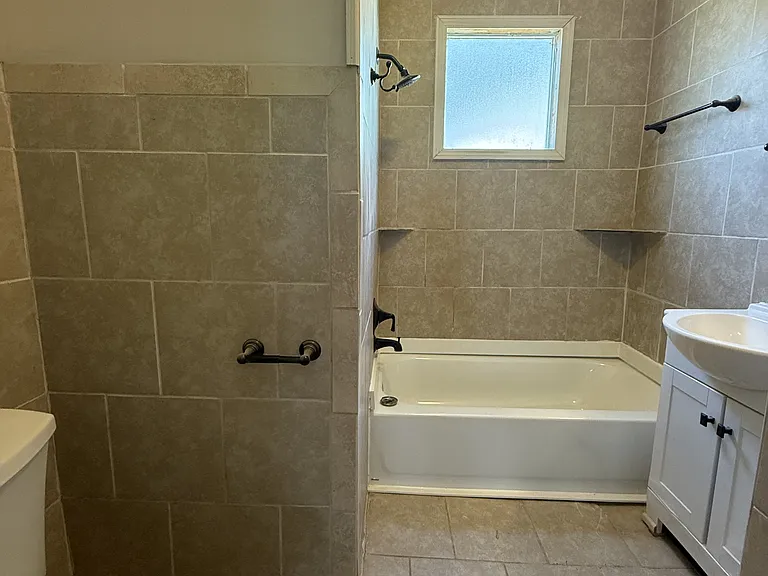 1437 Woodland Ave SW — Photo 7