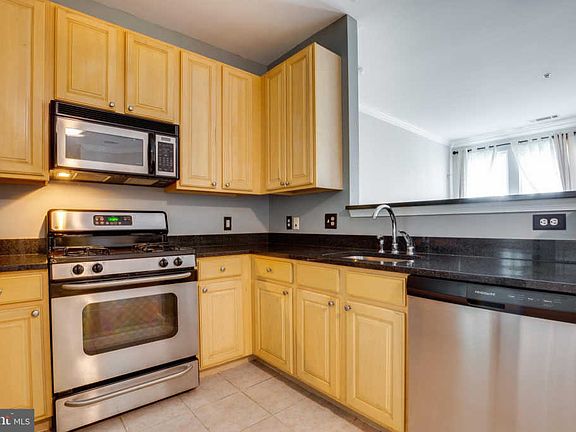 5th image of 2465 Army Navy Dr #1106
