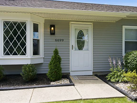 3rd image of 6699 Willow Ridge Ct