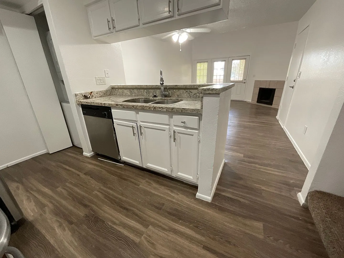 $0 First Month! Remodeled 2BR/2BA Condo in Central Mesa | Garage, Pool & Vaulted Ceilings — Photo 3
