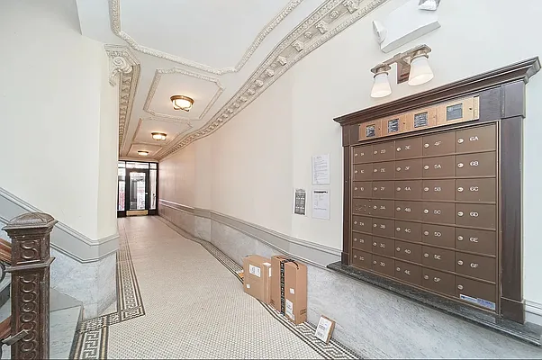 Entry / hallway, photo 2