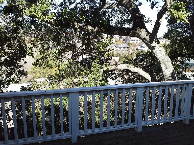 735 El Paseo Dr — Photo 16