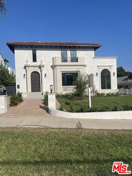 3 bed, 3.5 bath, 2880 sqft, $15,000 — Photo 1