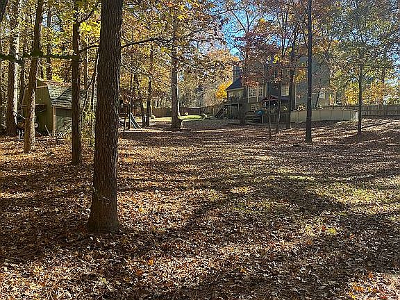 4th image of 2665 Highland Ct