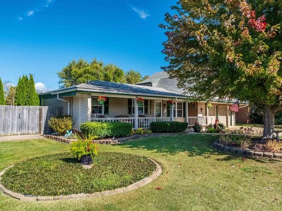 27327 Wyly St, Chesterfield, MI 48047