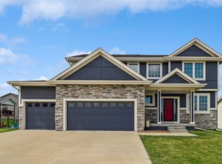 14910 Walnut Meadows Dr, Urbandale, IA 50323