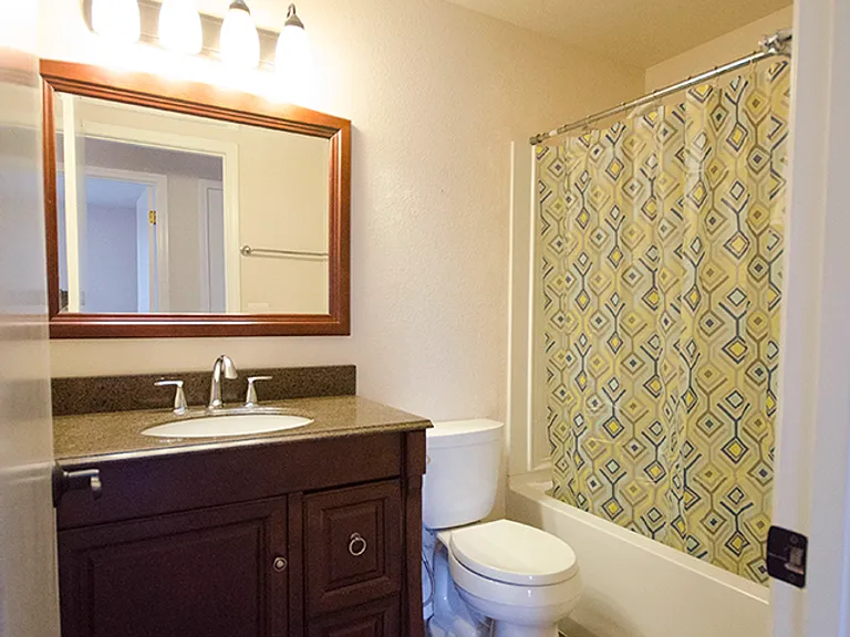 5513 N Creswell Ave — Photo 12