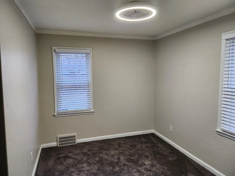 770 E Chesterfield St — Photo 18