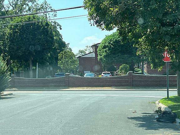 3rd image of 170 Sammis Ave