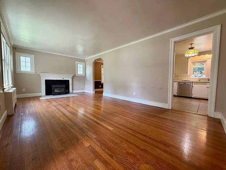 18 Zenith Dr — Photo 3