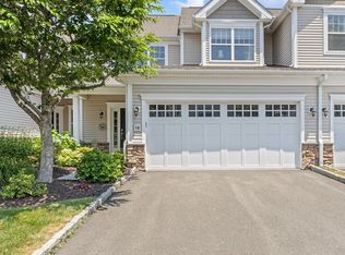 18 Briar Ridge Dr #18, Bethel, CT 06801
