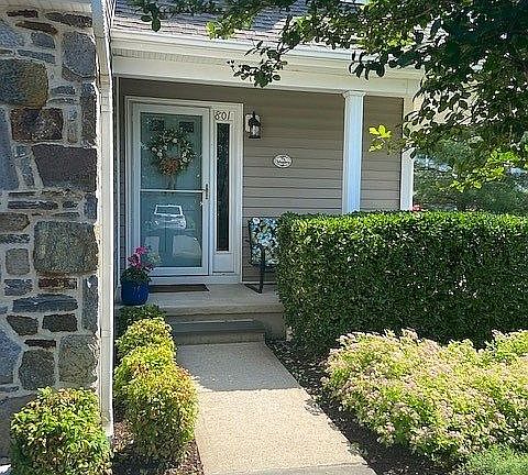 Front porch entrance 