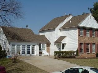 6 Blue Jay Ct, Sterling, VA 20164