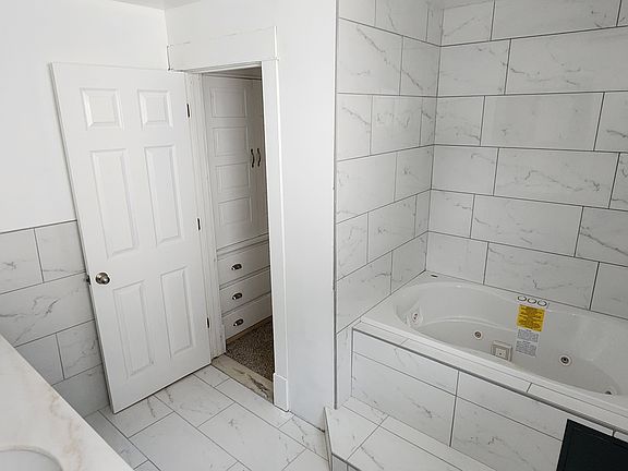 5th image of 177 Lasalle Ave #4