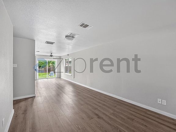 3rd image of 10707 Shaenview