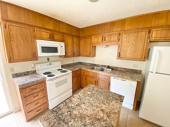 4th image of 3406 Victoria Cir APT A
