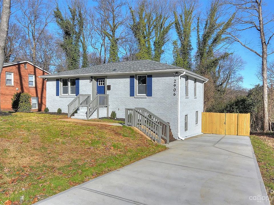 Front house view, with driveway