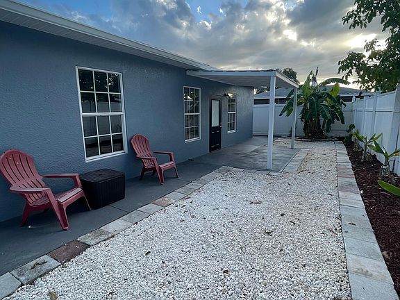 3rd image of 2521 W Violet St