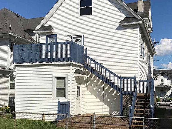 Rear deck great for BBQ's!