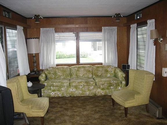 3rd image of 109 Gordon Dr #109