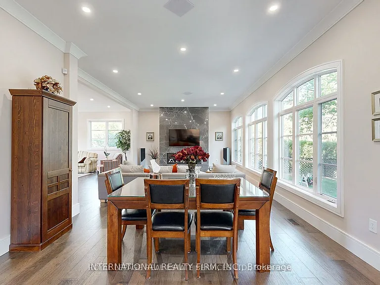 1286 Cambridge Dr — Photo 4