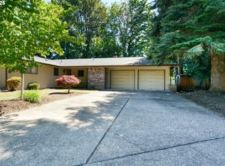 2262 NW Pinehurst Dr, McMinnville, OR 97128