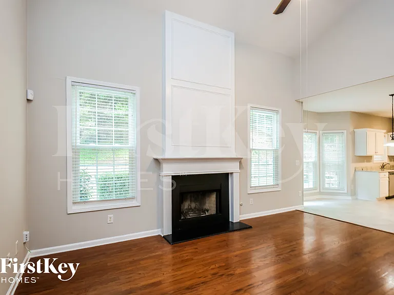 2410 Kirkstone Dr — Photo 4