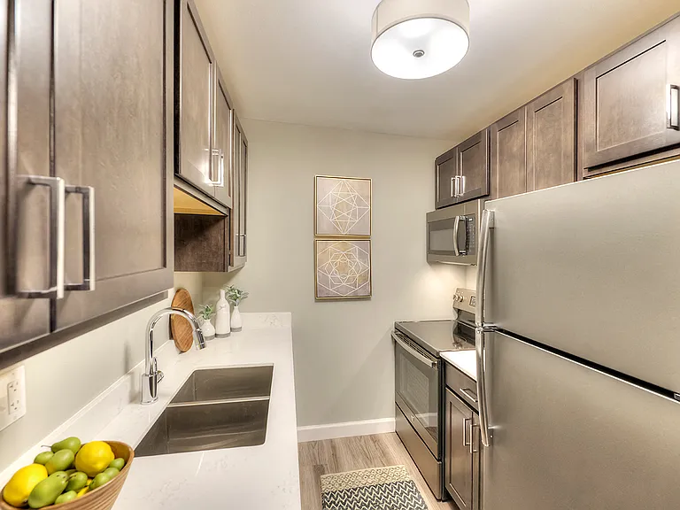 Eagle Creek Apartments — Photo 27